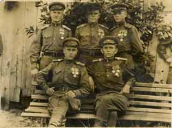 Старшины в/ч24116 г. Владивосток окт. 1950 (Поняев Ф.П. на фото сидит слева)